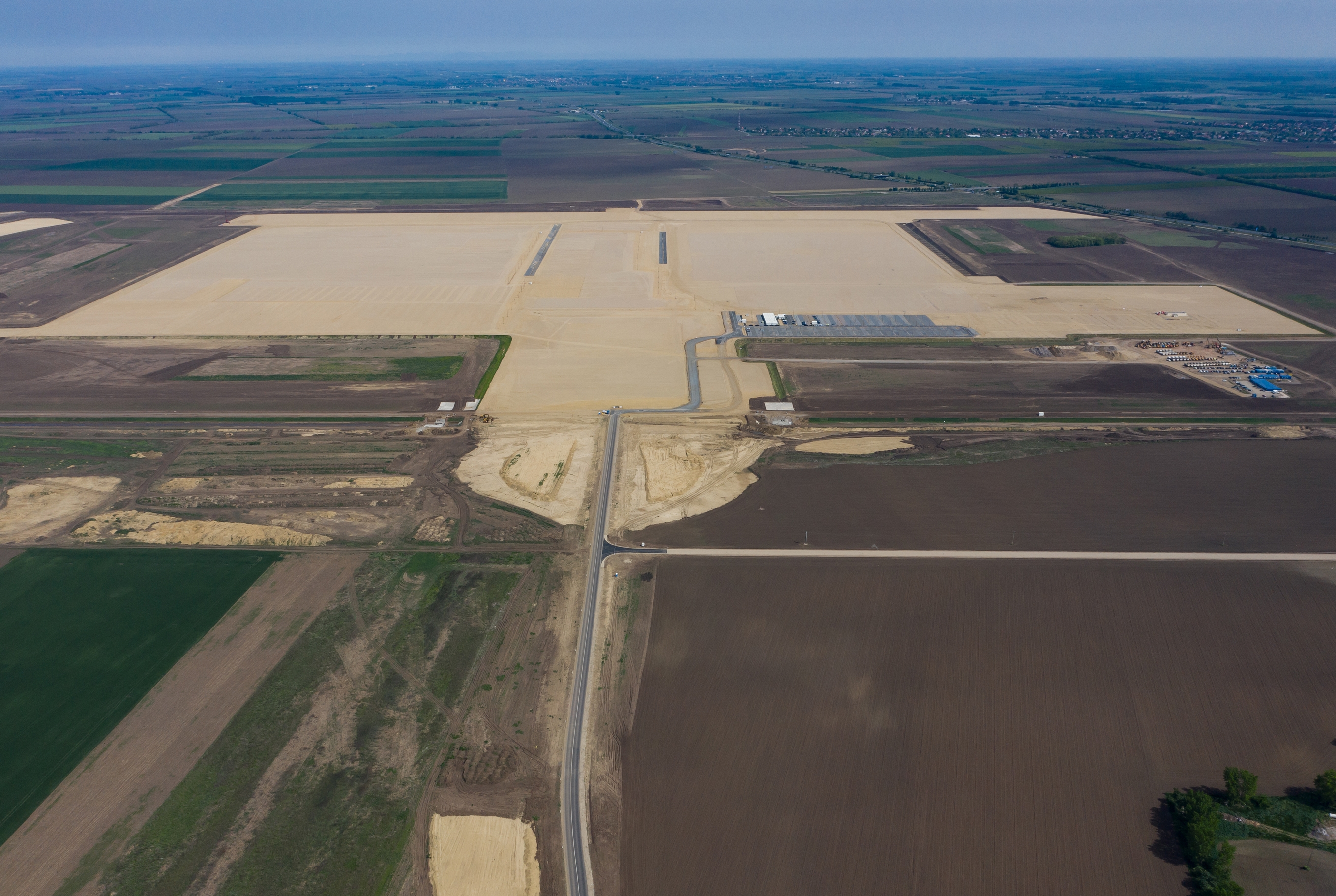 BMW Group takes over site for new plant in Debrecen.