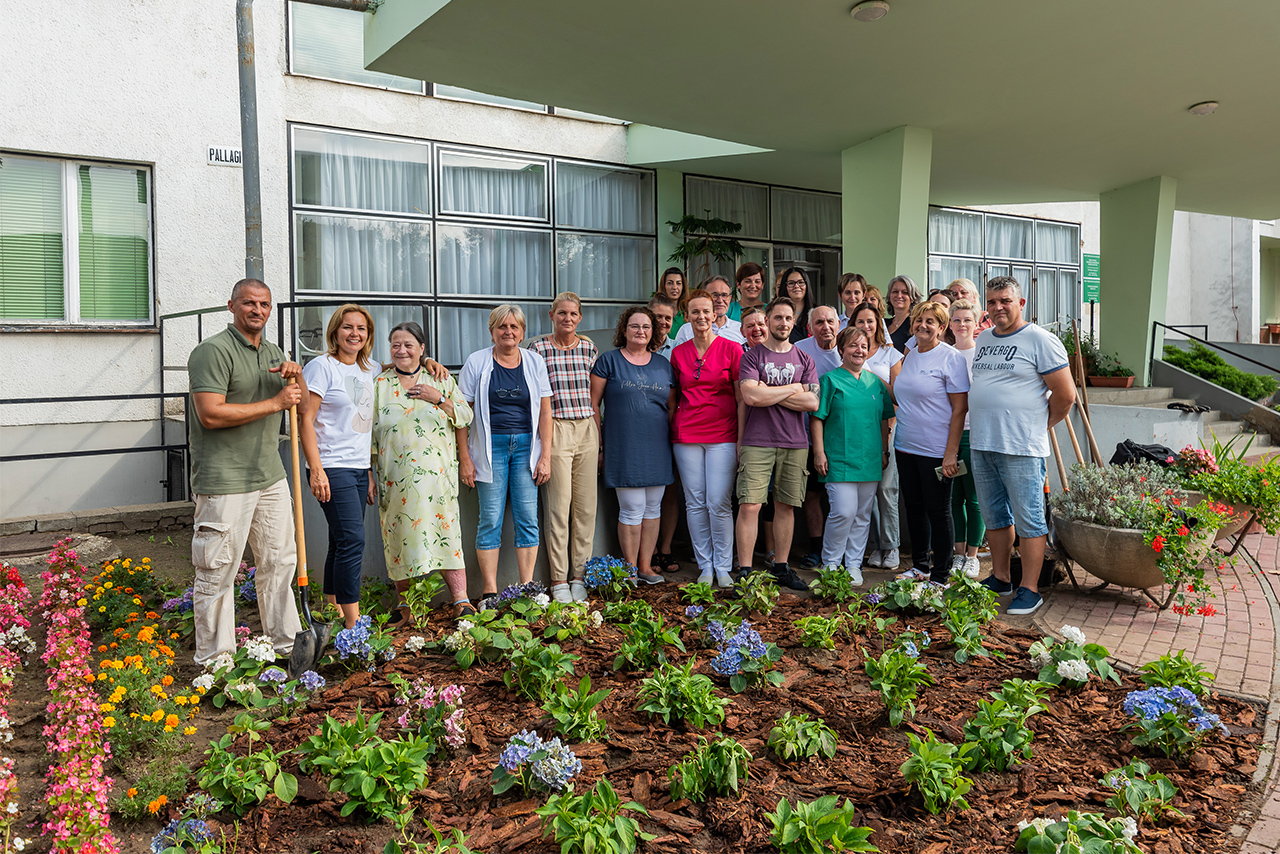 A great example of recycling: the hortensia shrubs used on the BMW Group Plant Debrecen's float at the Flower Carnival found a home.