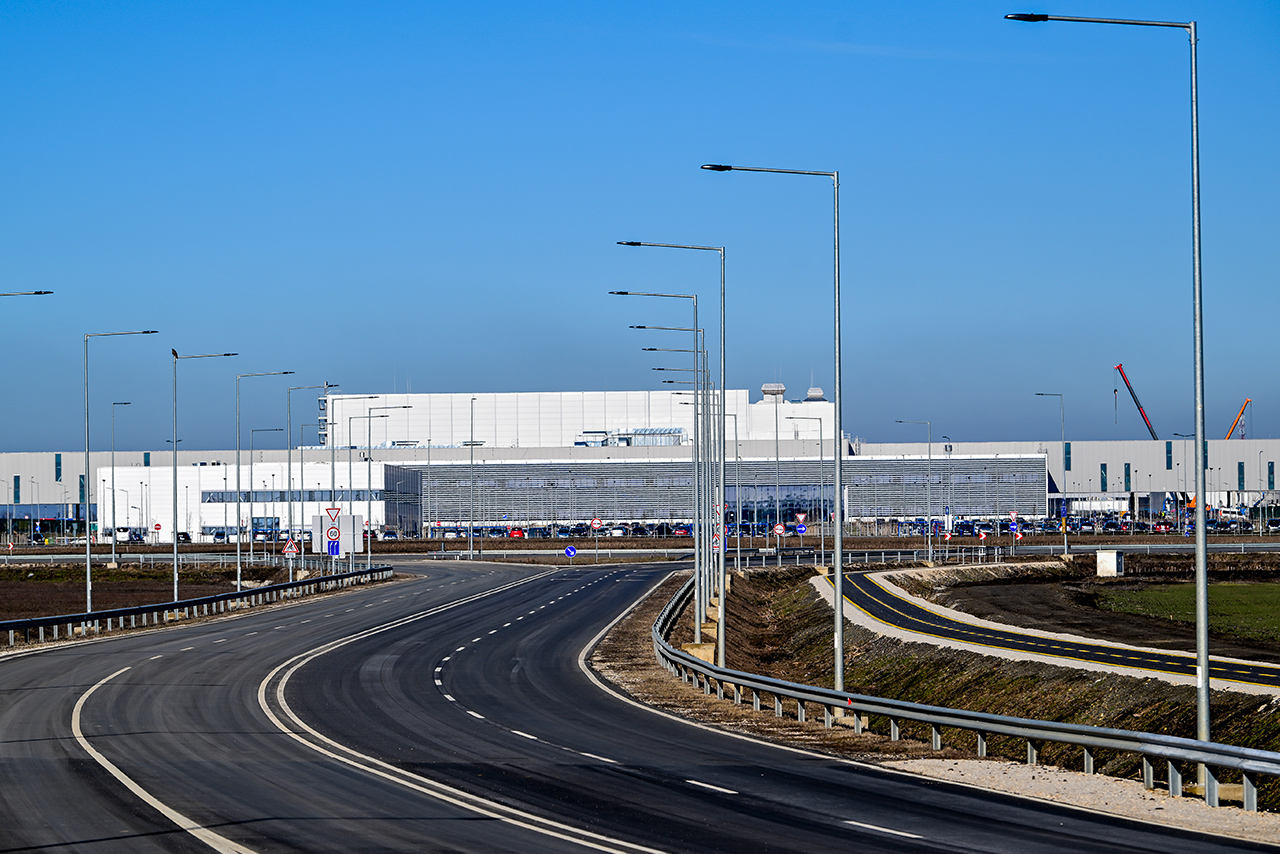 Moving into the Communication Center of BMW Group Plant Debrecen - The Next Step on the Road to Neue Klasse.