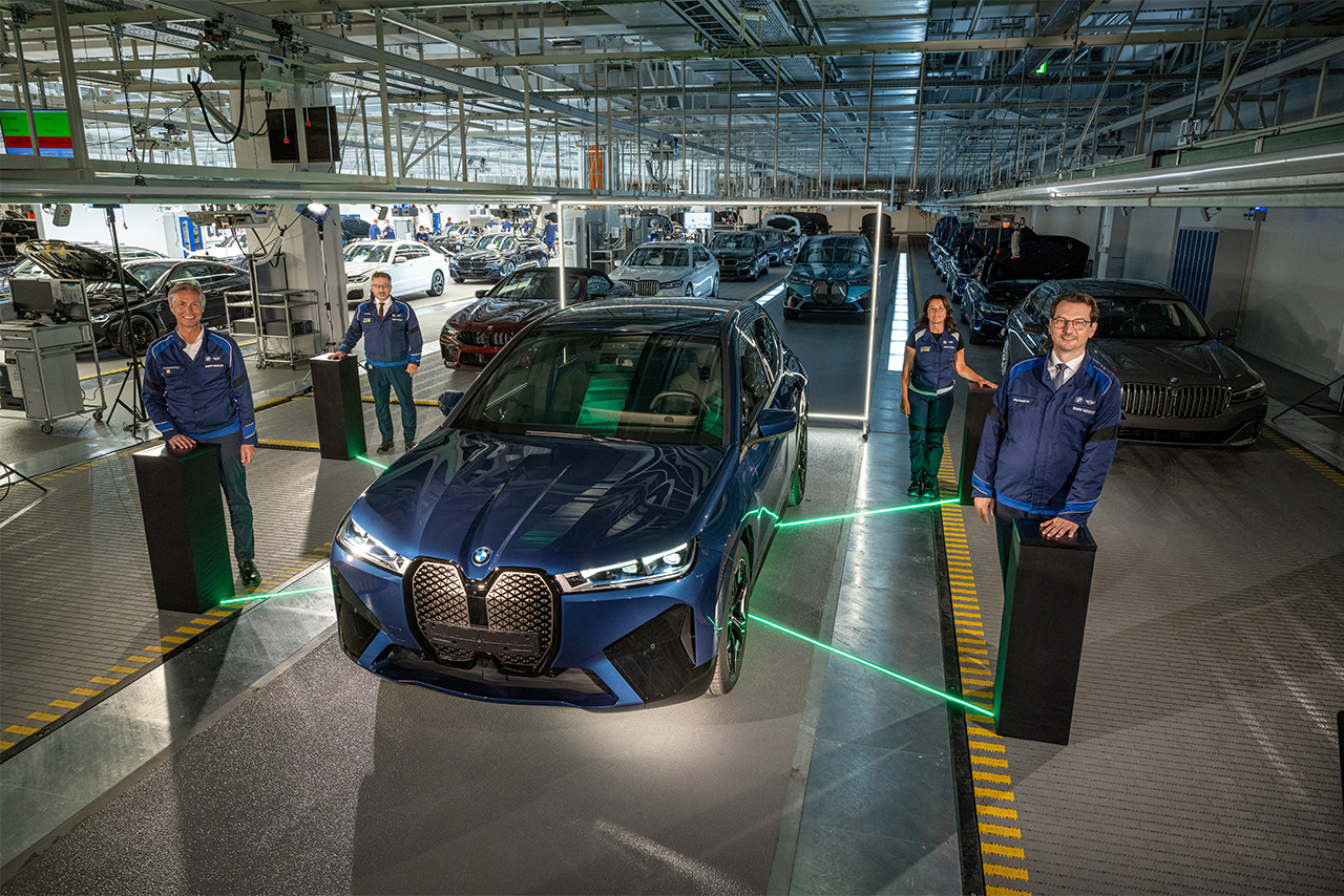 Start der Serienfertigung des BMW iX* im Werk  Dingolfing