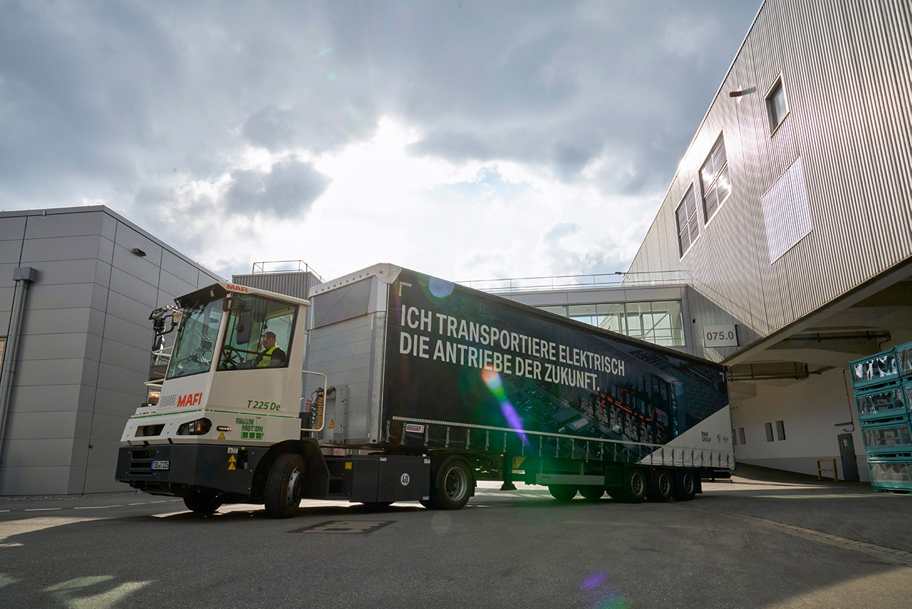 Elektrifizierung des Werksverkehrs am BMW Group  Standort Dingolfing gewinnt an Fahrt: Erster E-LKW  on Tour