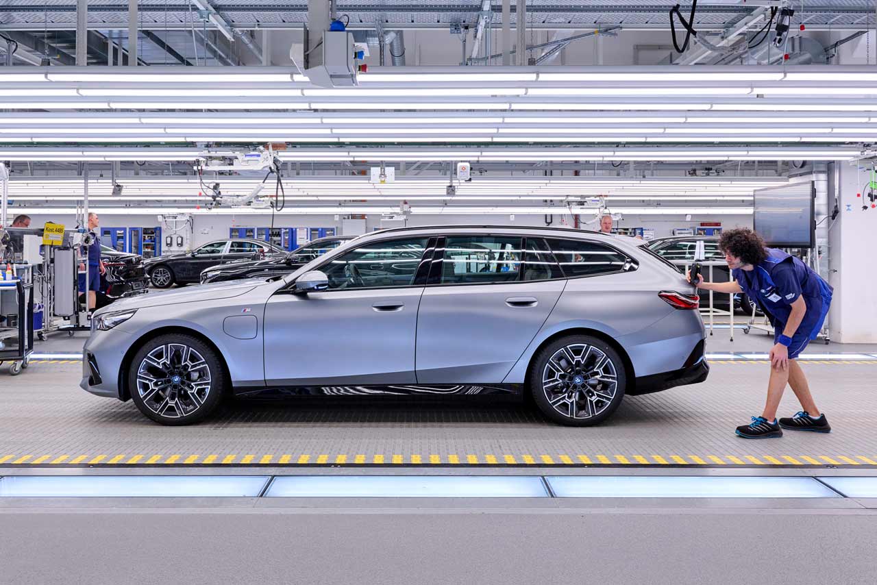 Neuer BMW 5er Touring feiert Fertigungsstart im Werk Dingolfing.