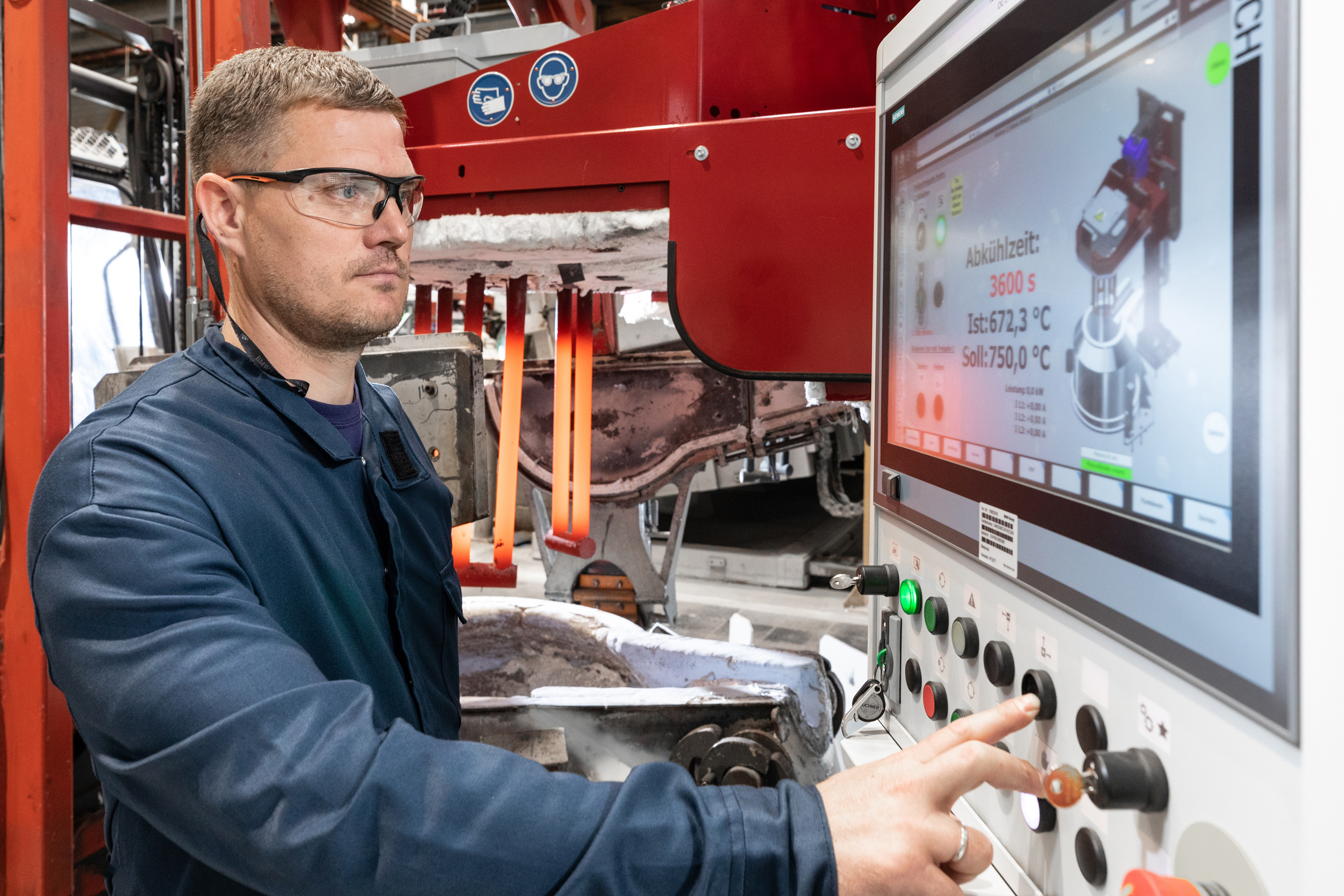 Strom statt Gas: Leichtmetallgießerei des BMW Group Werks Landshut setzt auf ressourcenschonende Elektroheizstationen für Aluminiumschmelze