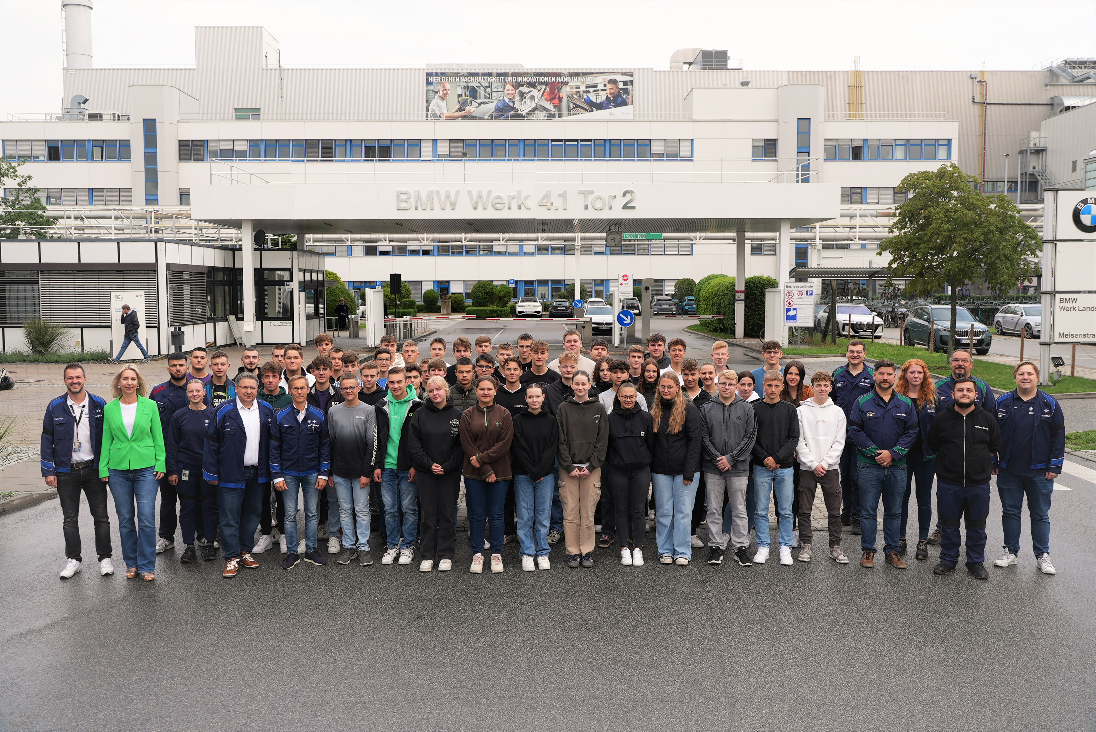 Ausbildungsstart für 52 angehende Fachkräfte im BMW Group Werk Landshut 
