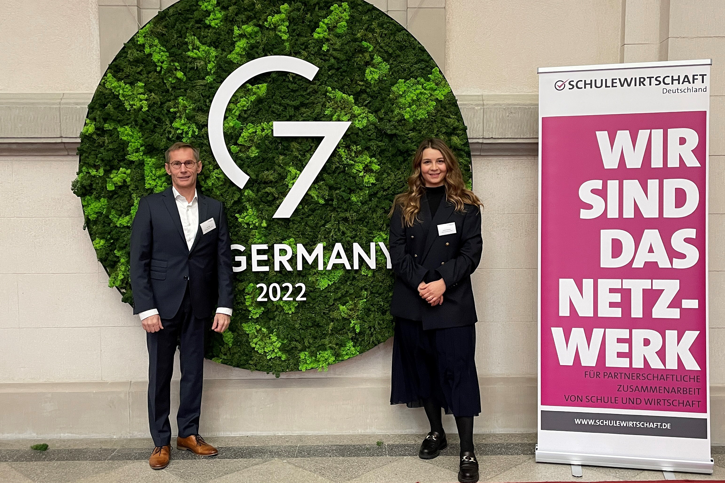 BMW Group Werk Landshut gewinnt „SCHULEWIRTSCHAFT-Preis“ 2022