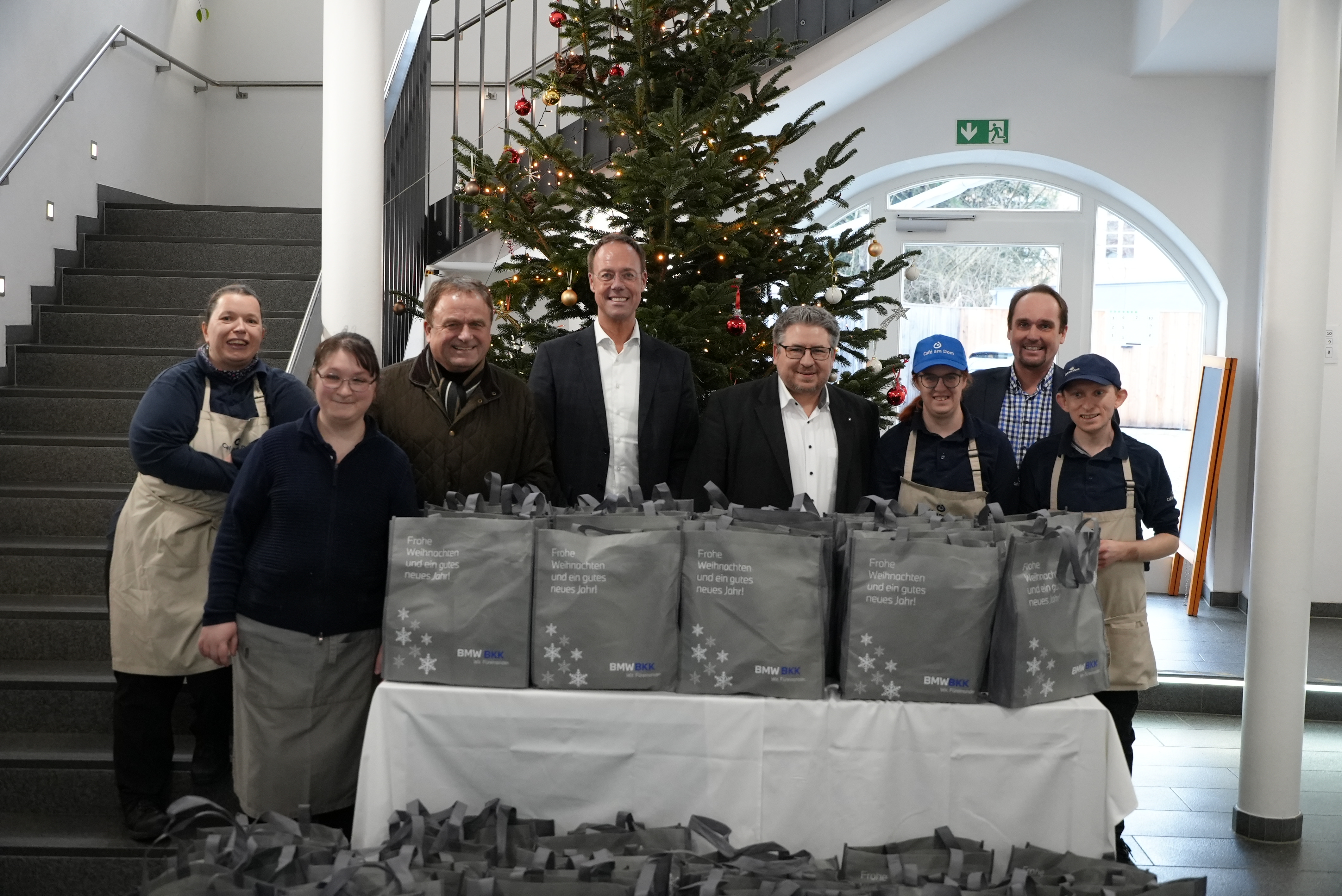Weihnachtsspenden: BMW Group Werk Landshut unterstützt lokale Einrichtungen.