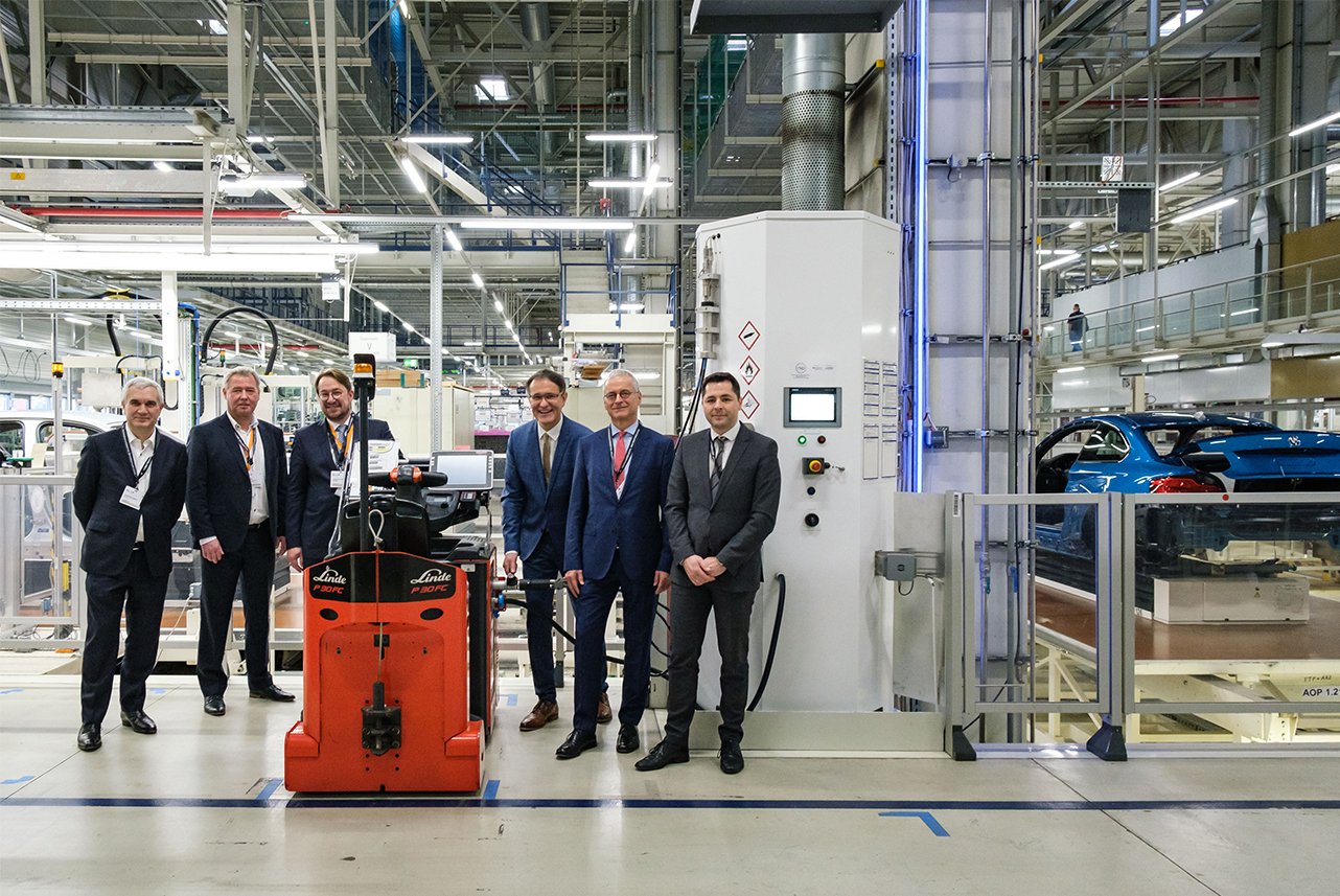 BMW nimmt in Leipzig 70 Wasserstoff-Routenzüge in Betrieb.