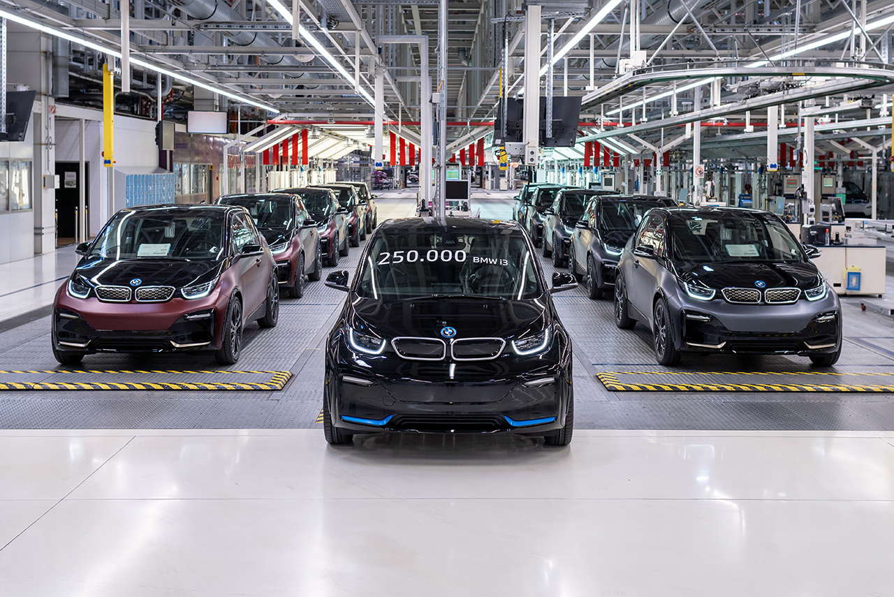Schlussspurt für den Elektro-Pionier: Der BMW i3 beendet seine Produktionslaufzeit mit einem Jubiläum und der exklusiven Edition HomeRun.