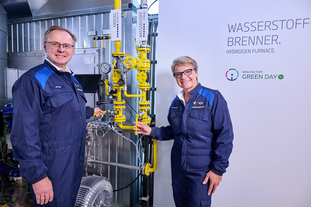 BMW Group Werk Leipzig pilotiert flexiblen Wasserstoffbrenner in der Lackiererei.