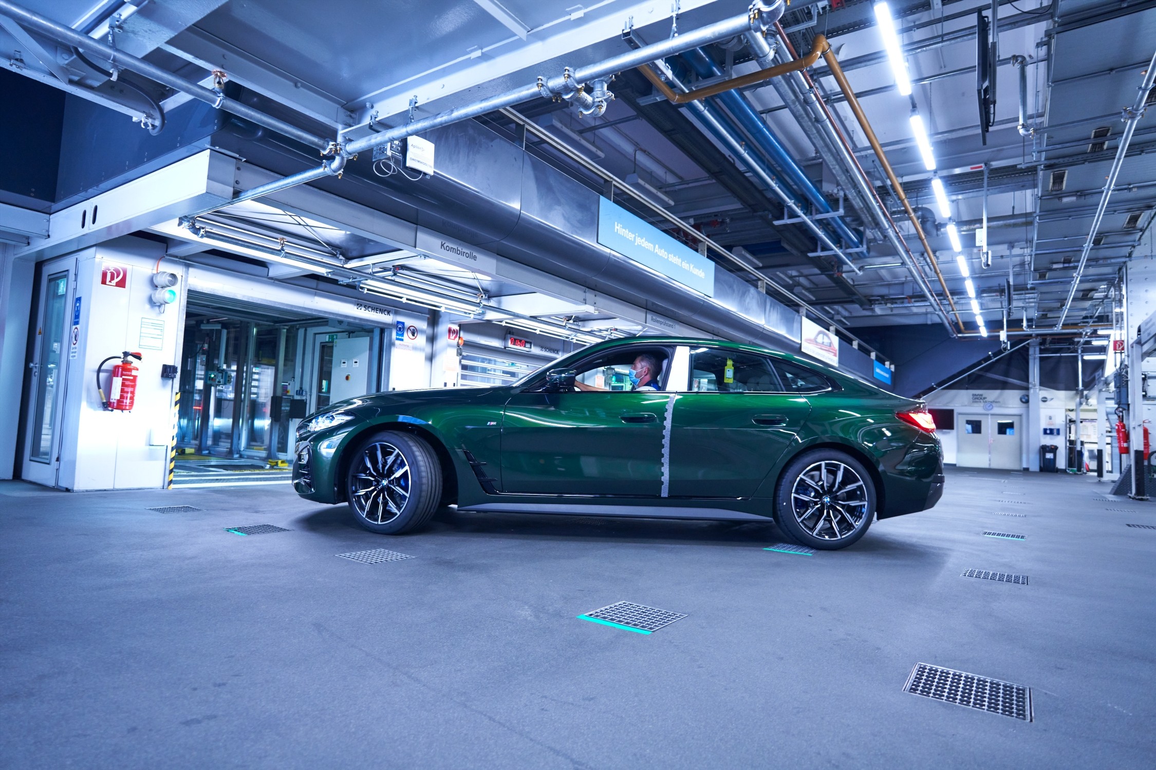 BMW Group Werk München startet Produktion des BMW 4er Gran Coupé.