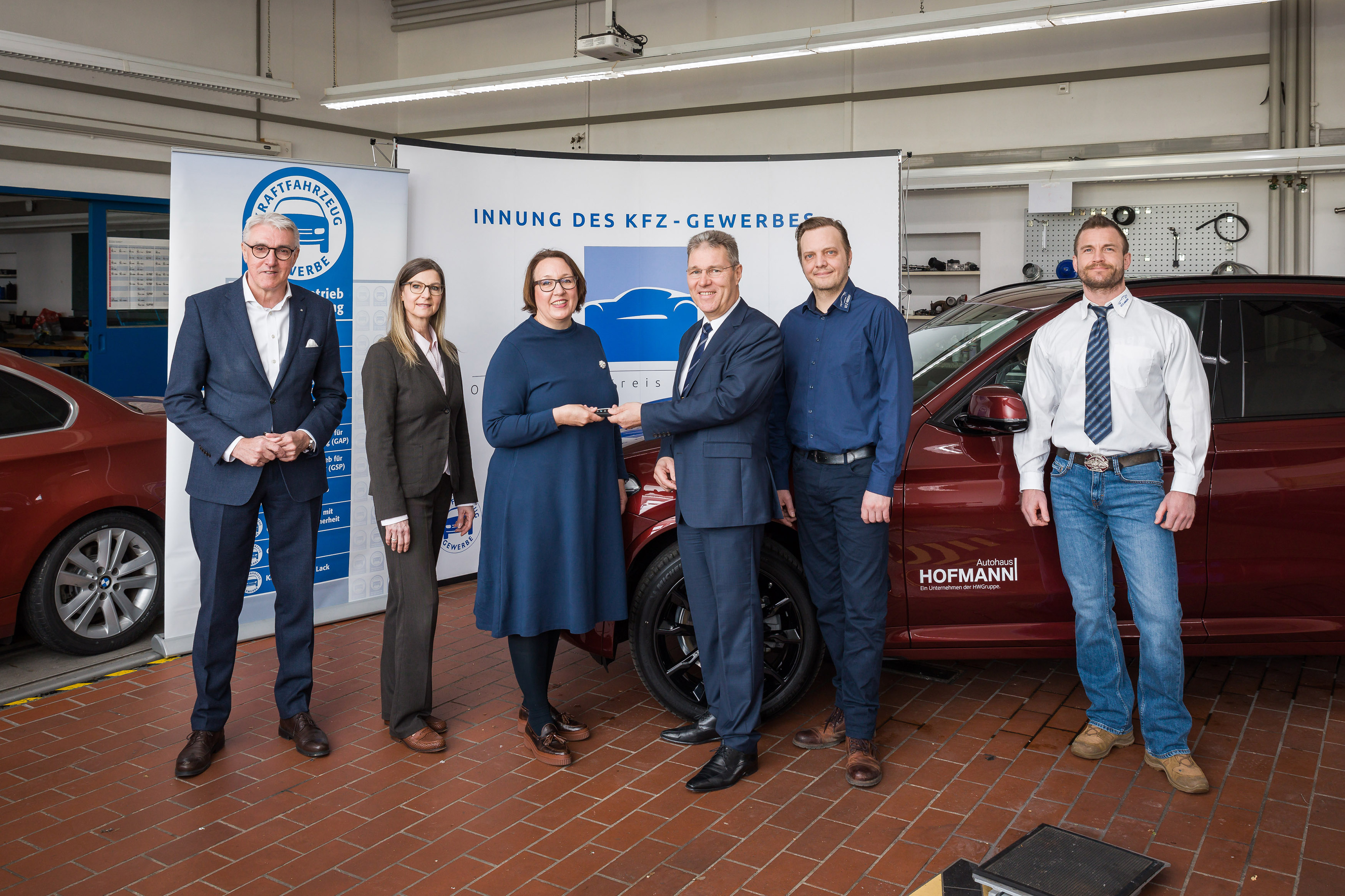 Neues Ausbildungsfahrzeug für die KfZInnung