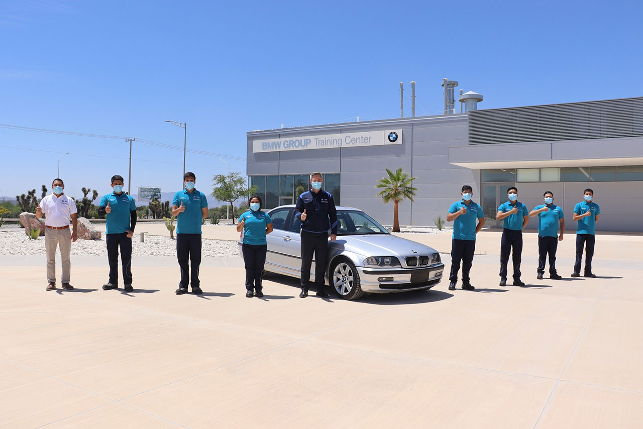 BMW Group Planta San Luis Potosí prepara a nuevas generaciones de expertos en tecnología automotriz mediante la restauración de un BMW Serie 3 ensamblado en Toluca.