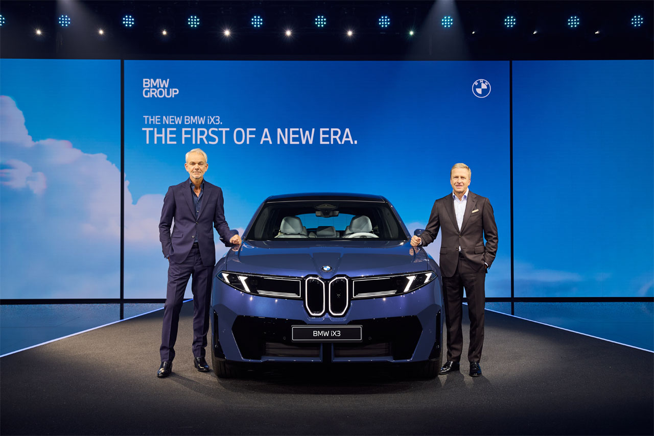 World debut of the BMW iX3. Oliver Zipse, Chairman of the Board of Management of BMW AG (right) and Adrian van Hooydonk, Head of BMW Group Design (left)