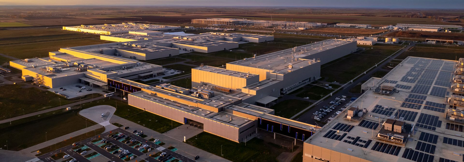 A BMW Group debreceni gyárának légi felvétele.