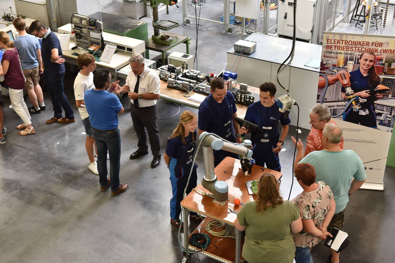  Umfangreiche Einblicke in die Berufsausbildung am BMW Standort Dingolfing gibt es am 06. Juli im BMW Group Ausbildungszentrum. 