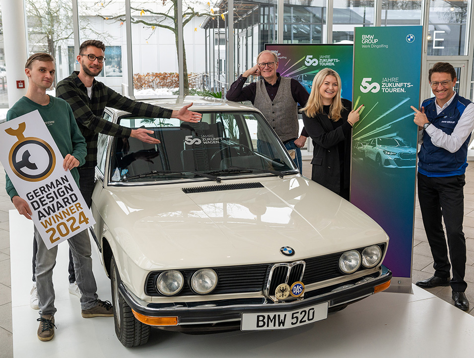 Bild 02: Das Team von Atelier und Friends freut sich gemeinsam mit BMW Group Vertretern über die renommierte Auszeichnung.