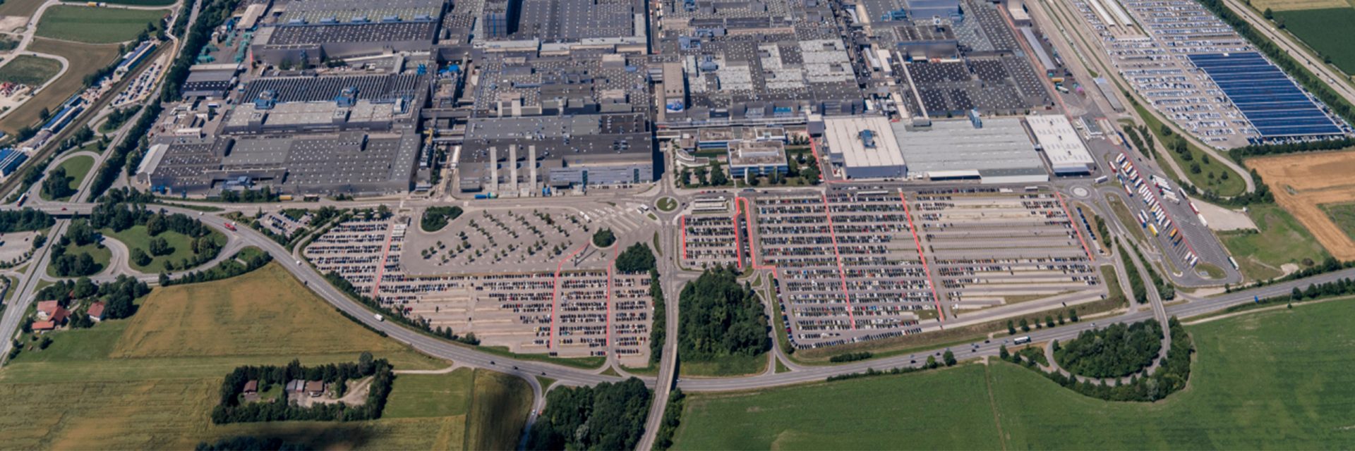 Dingolfinger Auszubildende bauen BMW Vorserienfahrzeuge zu realitätsnahen Fahrsimulatoren um. Autos kommen in Reha-Kliniken in ganz Deutschland zum Einsatz. Vier Fahrzeuge pro Jahr geplant.