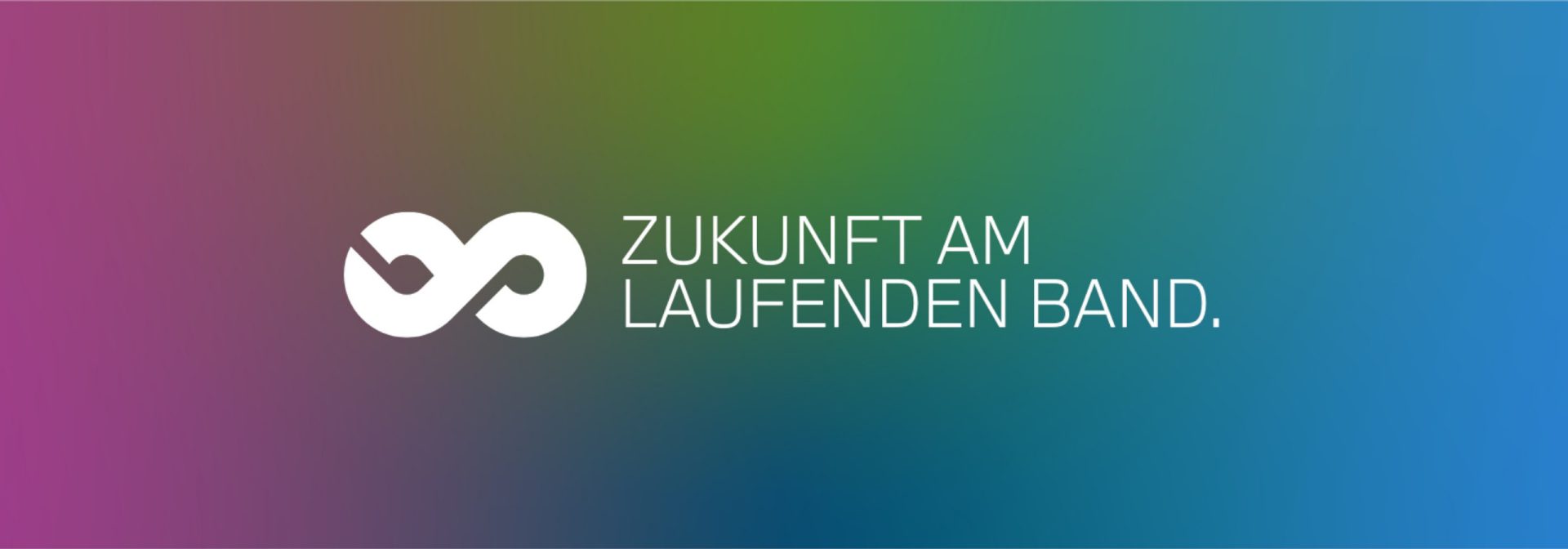 Schriftzug "Zukunft am laufenden Band" auf buntem Hintergrund
