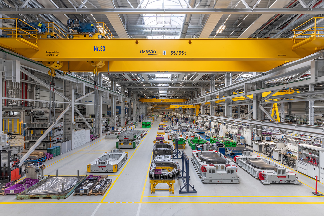 Interior view of the toolmaking area at the BMW Group.