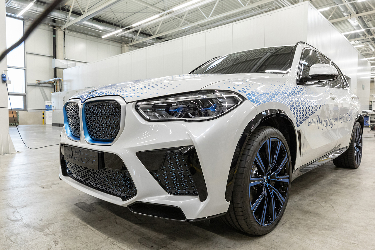 Mit Landshuter Komponenten für das Brennstoffzellensystem: Der BMW i Hydrogen NEXT wird ab 2022 in einer Kleinserie gefertigt.