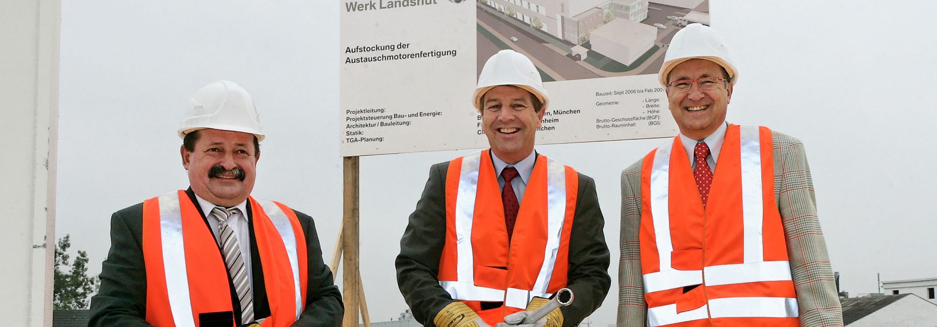 Personen auf der Baustelle des neuen Aus- und Weiterbildungszentrums