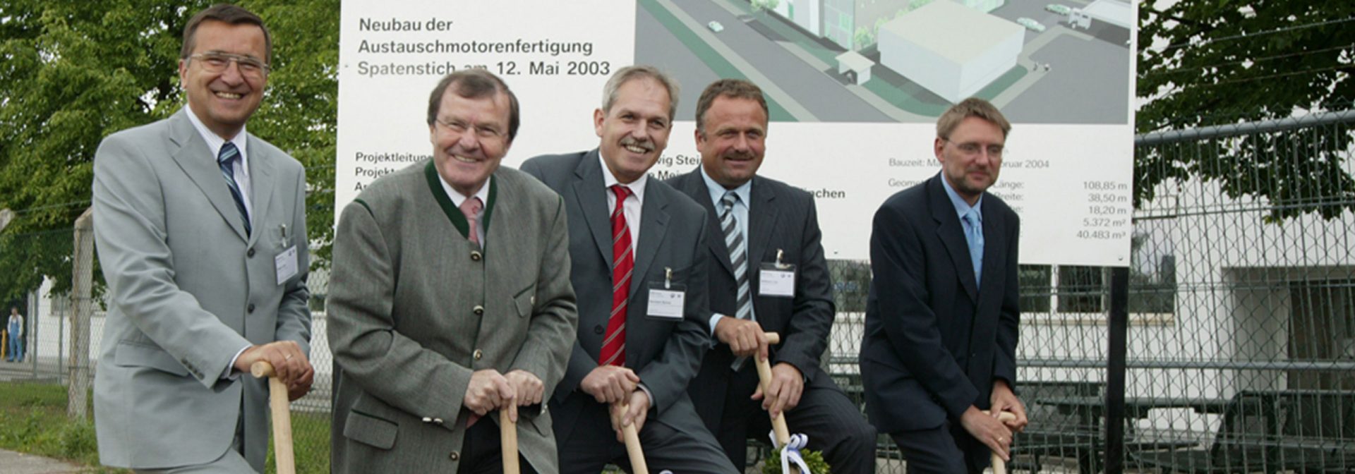 Spatenstich für die neue Austauschmotorenfertigung