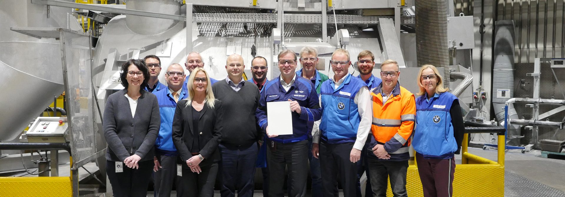 People show the certificate for the sustainable use of aluminum to the camera