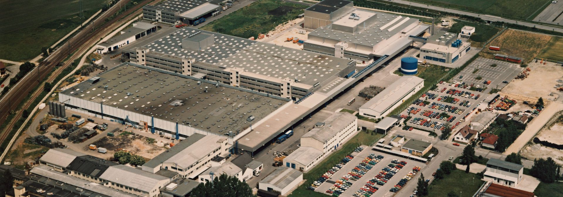 Aerial view of the BMW Group plant in Landshut in the 1980s