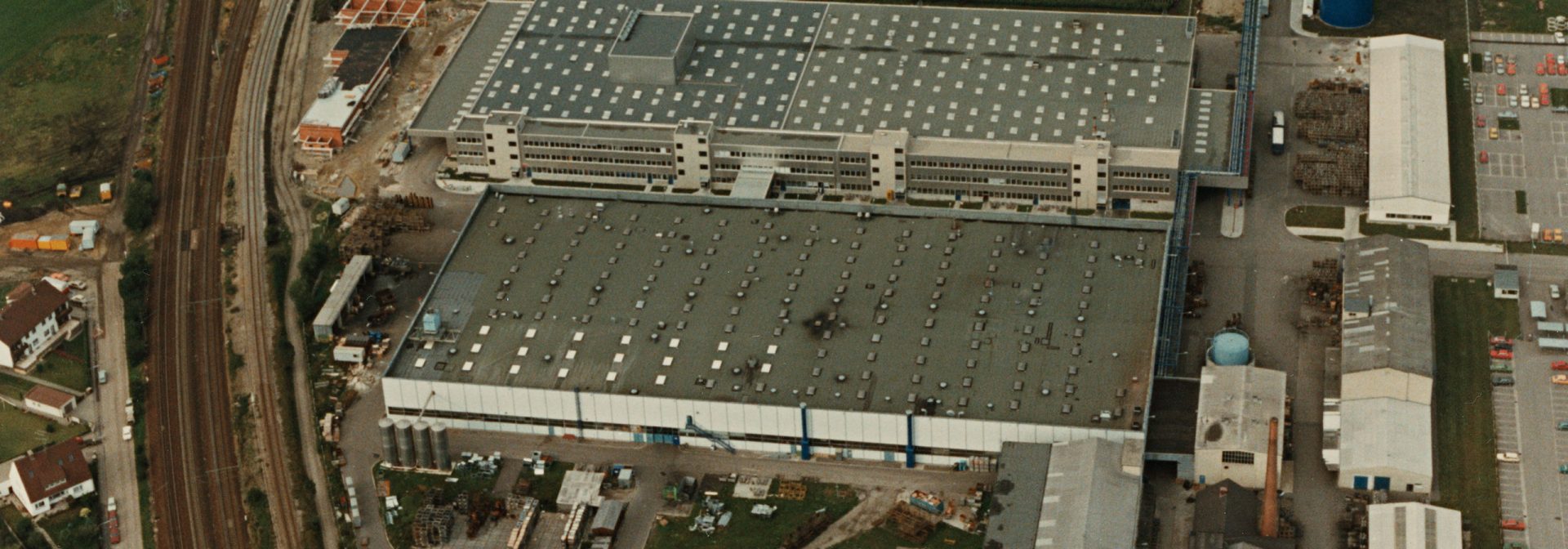 Aerial view of the BMW Group plant in Landshut in the 1980s