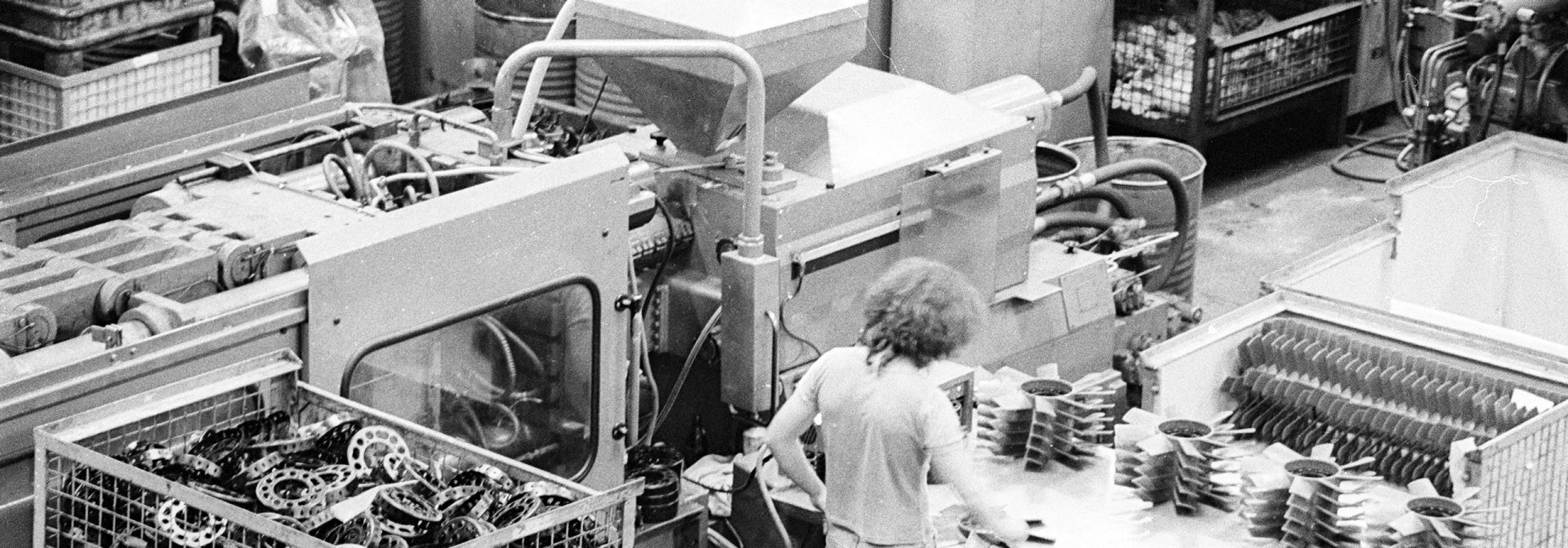 Factory employee in cardan shaft production