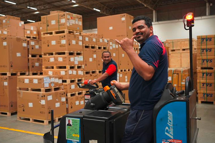  A man from the BMW Manaus Plant is waving in the camera.