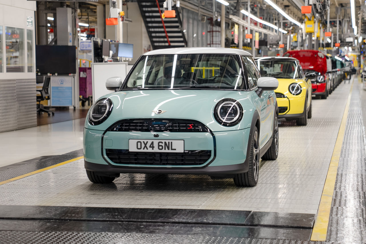  Mini Cooper factory, showcasing the building's modern architecture and production area.