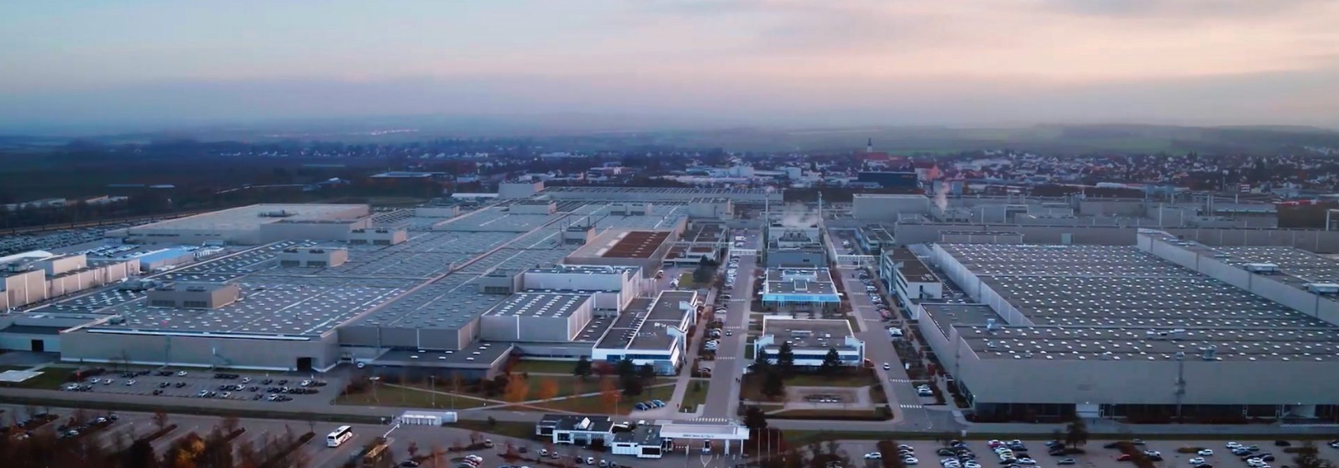 Luftaufnahme des BMW Group Werk Regensburg.
