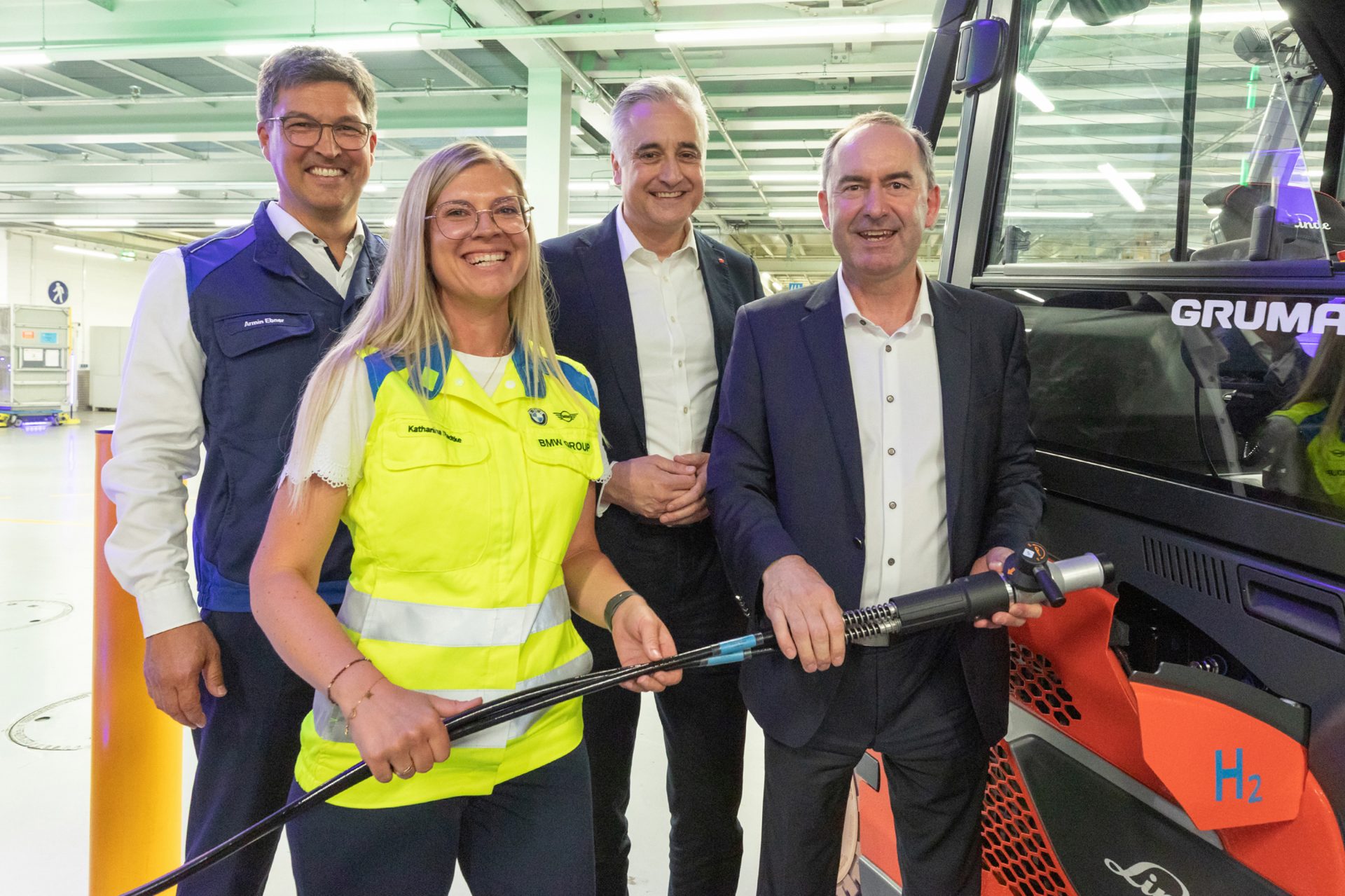 Symbolic launch for the hydrogen infrastructure at the BMW Group Plant Regensburg 