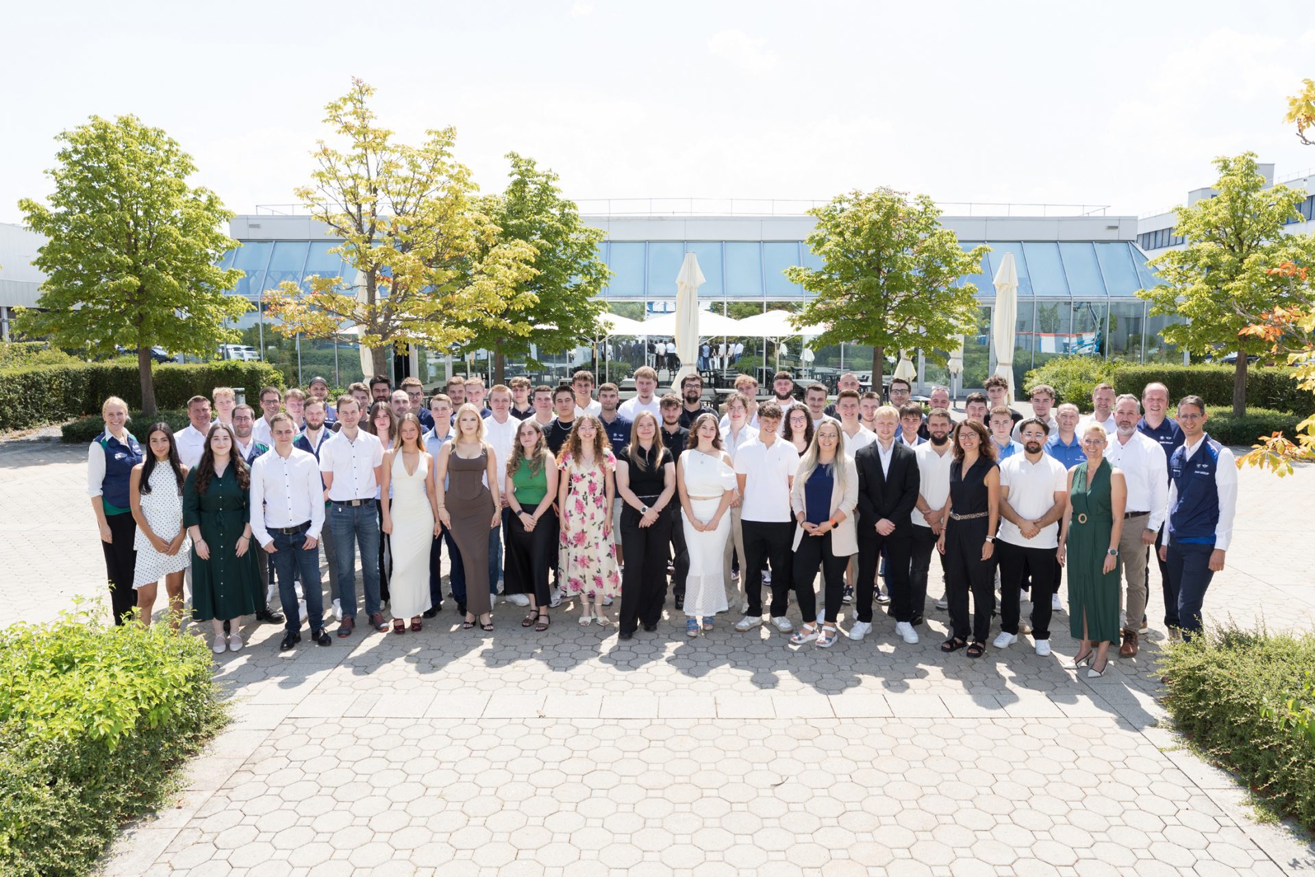 52 young talents complete their apprenticeship at BMW Group Plant Regensburg