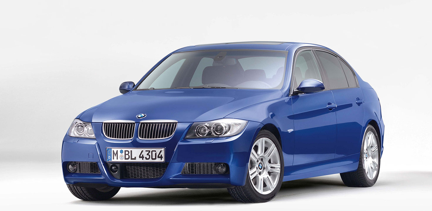 5th generation of the BMW 3 series in dark blue