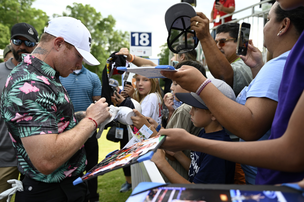 GREER, SOUTH CAROLINA - JUNE 10: Mexican professional boxer Canelo Ã lvarez signs autographs as he walks off the 18th hole during the second round of the BMW Charity Pro-Am at Thornblade Club on June 10, 2022 in Greer, South Carolina. (Photo by Eakin Howard/Getty Images)