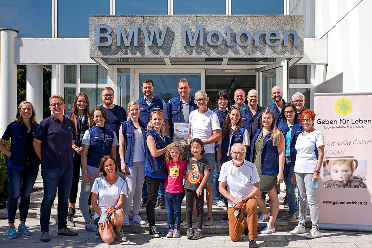 Organisationsteam des Personal- und Sozialwesens, sowie freiwillige Helfer aus allen Bereichen des BMW Group Werk Steyr, gemeinsam mit dem Team von „Geben für Leben – Leukämiehilfe Österreich“