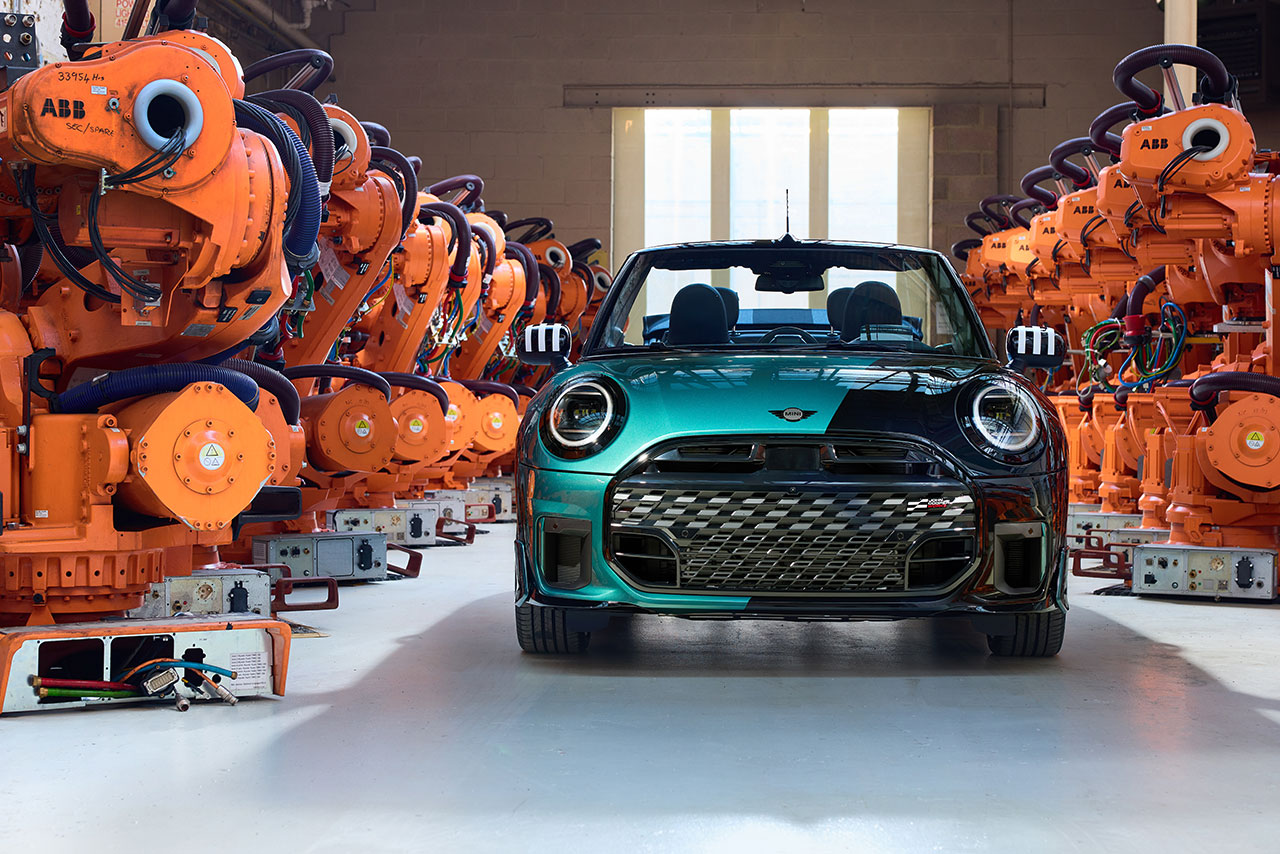 A huge team of BMW employees posing togther with the first ever MINI Cooper convertible off the Oxford plant. 