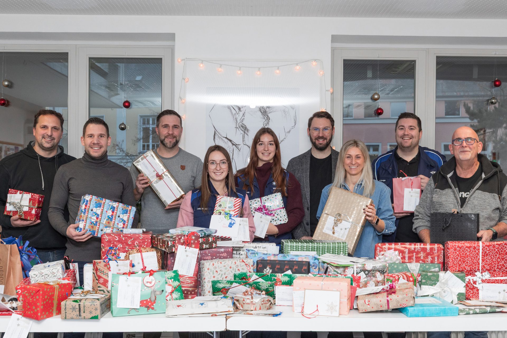 500 erfüllte Wünsche: Herzensprojekt des BMW Group Betriebsrats für Kinder und Bedürftige in der Region